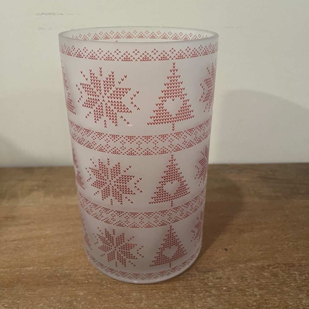 Yankee Candle Mountain Holiday  Nordic Stitch Frosted Glass‎ Hurricane 8" w/ Box
